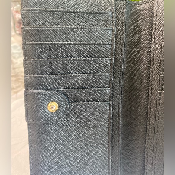 GUC🖤 Kate Spade black wallet. Has a few marks - Picture 5 of 7